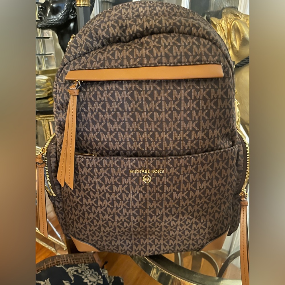 🌟🌟Michael Kors Brown Signature Mk Backpack. NWT